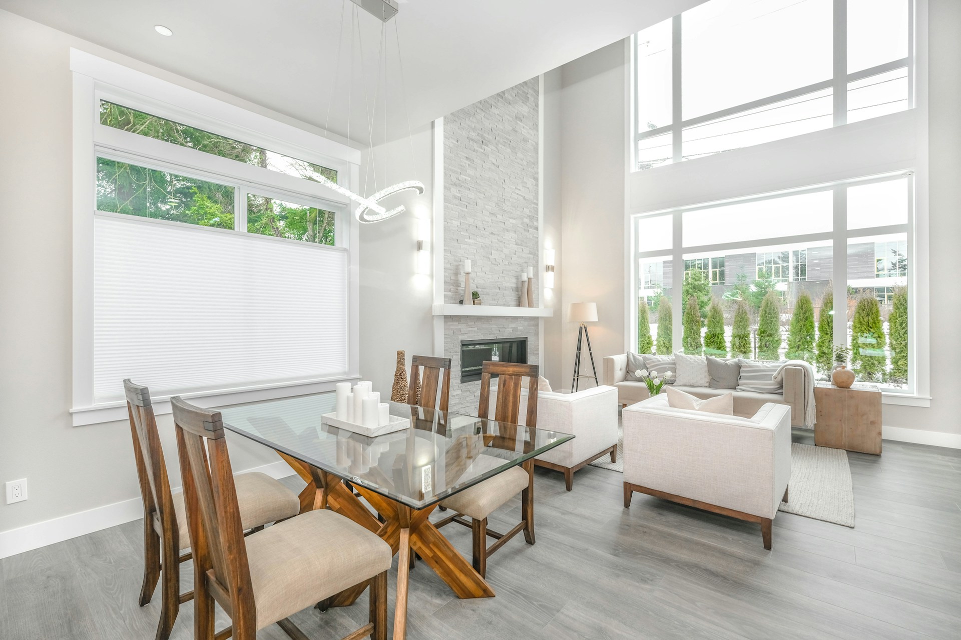 Salón con pintura interior renovada