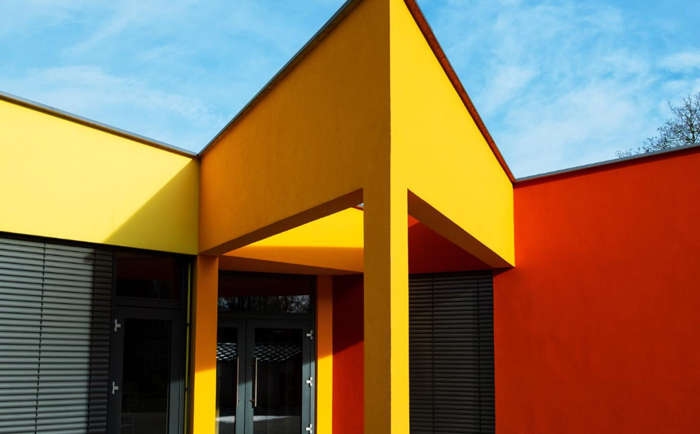 Fachada exterior pintada con acabado resistente